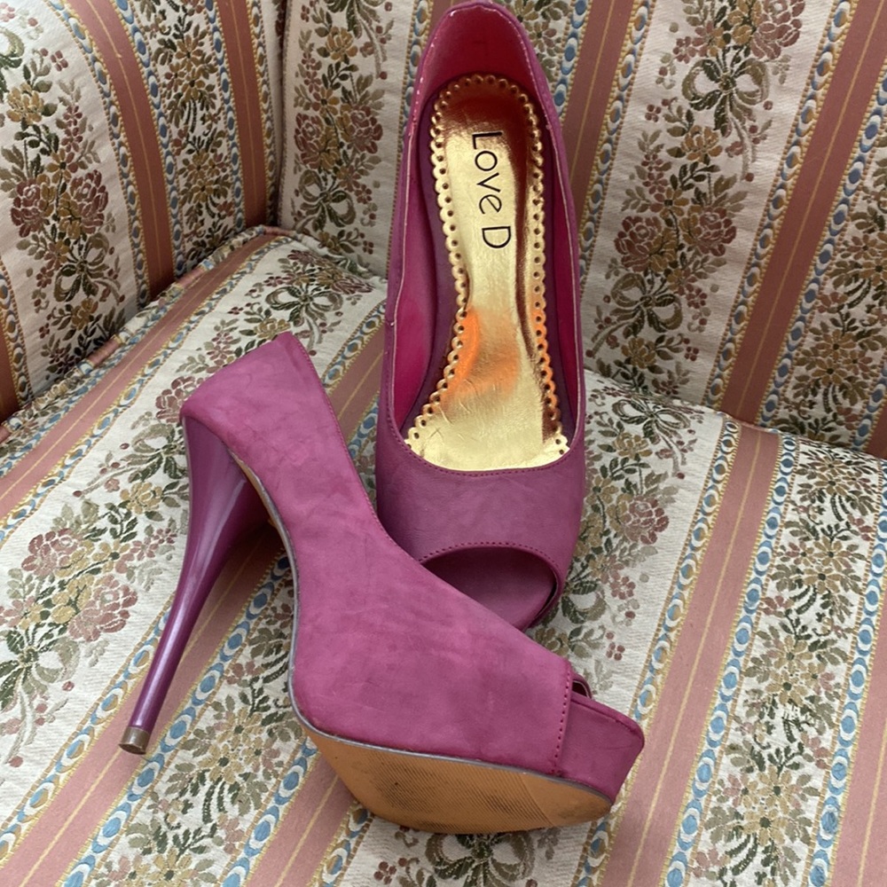 Beautiful Fuchsia heels 👠